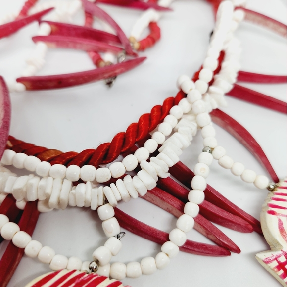 Puka Sea Shell Bead & Chip Dyed Red Coconut Painted Fish Necklace Surfer Island - Picture 3 of 8
